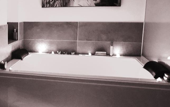 Bernis House | Elle & Lui en Jacuzzi
