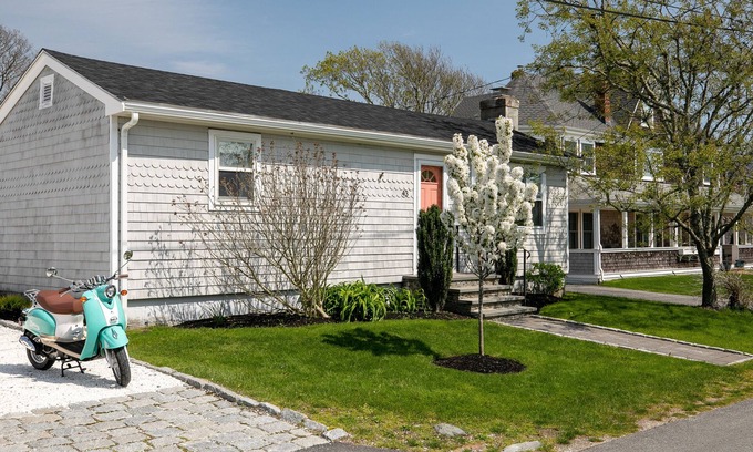 Newport Cottage | Ellery Beach Bungalows #43. 1/4 mile to the beach & 5 minute drive to Newport.