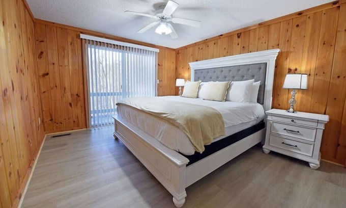 Ellijay Hotel | Ellijay Family Lodge 4BR/4BA + Big Living & Dining