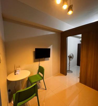 San Dionisio Apartment | Elresa Elegant at Field Residences Condominium Hotel