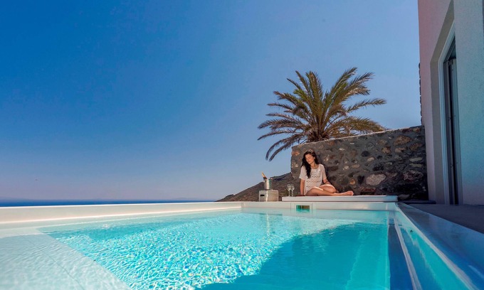 Finikia House | Elysian Santorini