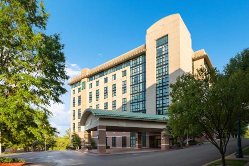 Hot Springs Hotel | Embassy Suites by Hilton at Hot Springs Convention Center