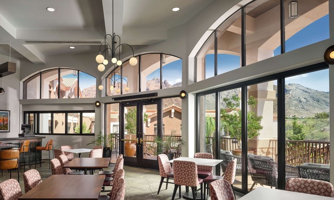 Catalina Foothills Estates Hotel | Embassy Suites by Hilton Tucson Paloma Village