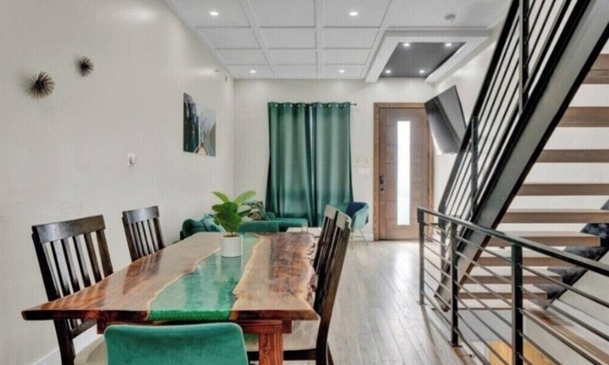 South Philadelphia House | Emerald Luxury Home with Jacuzzi on Private Roof