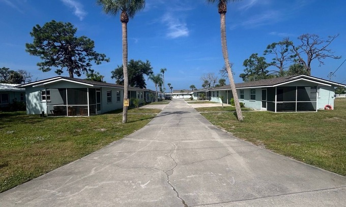 Englewood Cottage | Emerald Palms Unit 4