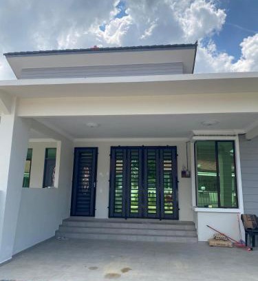 Wakaf Bharu House | EMILY Homestay