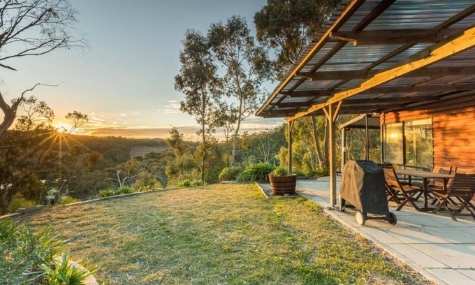 Spring Gully House | Enchanting Cottage with Vineyard & Bushland Views in Clare Valley