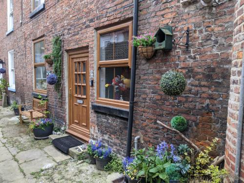 Whitby House | Endeavour Cottage Whitby sleeps 6