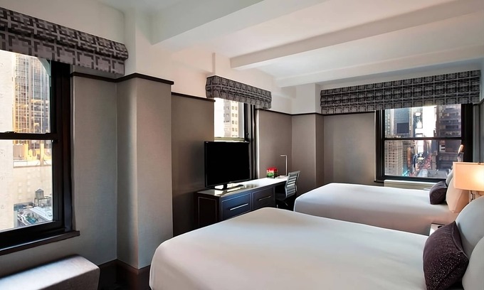 Central Park South Hotel | Endless New York Fun, Great for Family! 3 Modern Units, Minutes to Empire State!