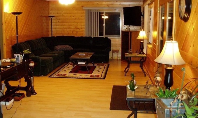 Cooke City-Silver Gate Apartment | Enjoy a Mountain Vacation in Beautiful Cooke City Montana