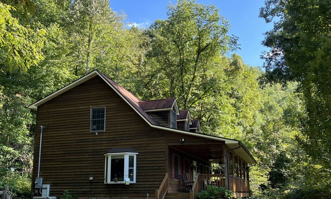 Cherokee Cabin | Enjoy great trout fishing and the serenity of the mountains!
