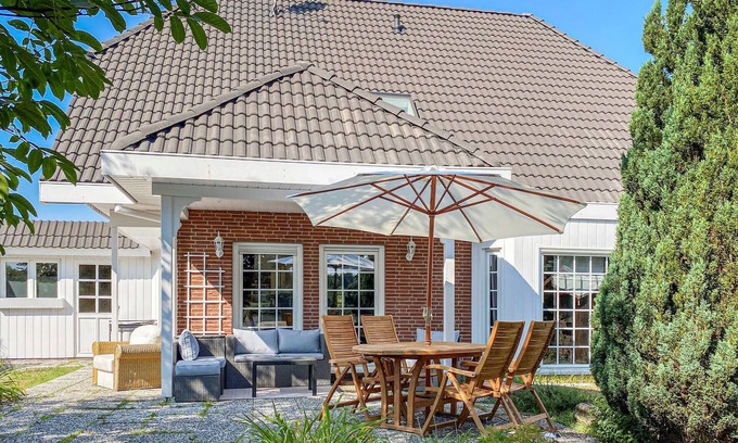 Bad Saarow House | Enjoy your vacation in this detached, light-filled vacation home, with a comfortable and cozy interi