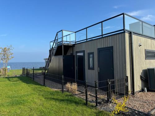 Enkhuizen House | Enkhuizer Strand Cube Elite Hafenpanorama mit Dachterrasse Haus Nr 339