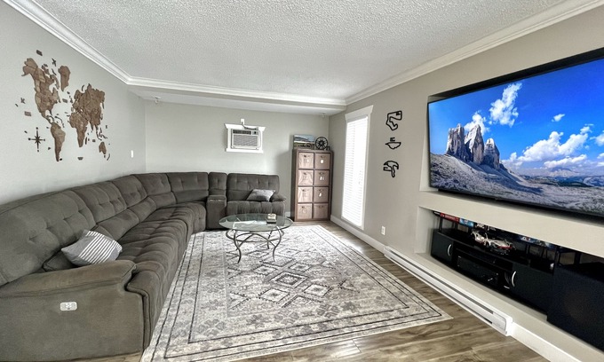 Okanagan-Similkameen House | Entertain w/Fire Pit, Patio, Yard, Huge TV & BBQ. Quiet neighbourhood. Pets OK