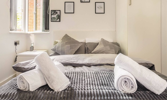 Handsworth Apartment | Entire Apartment, Fast Wifi, Free Parking, Free Prime Video & Netflix