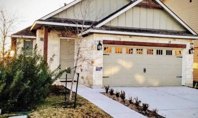 Wellborn House | Entire Home | EV CHARGING| Midtown Reserve CSTX |