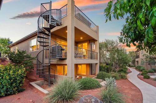 Santa Clara House | Entire Home - Paradise Pools Two King Suites