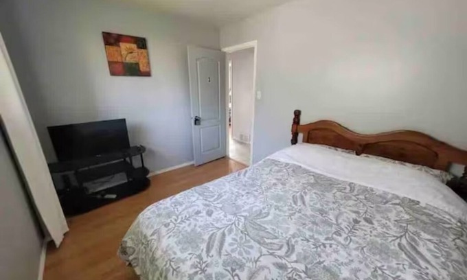 West Edmonton House | Entire House 3 bedroom Walking to West Ed Mall
