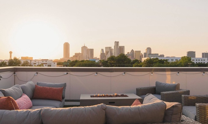 Cedars House | Entire Luxury Townhome w/Pooltable & Skyline view