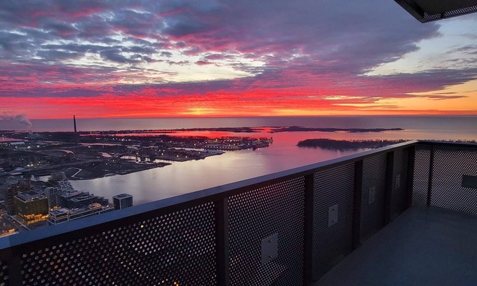 St. Lawrence Condo | Epitome luxury lifestyle living by the Lake, Fully Furnished Executive Penthouse