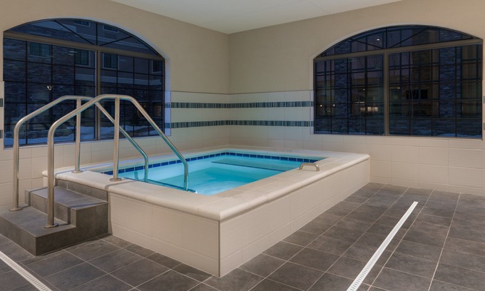 Midtown Anchorage Condo | Equipped Suite in a Central Location | Free Daily Breakfast + Heated Indoor Pool Access