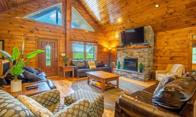 Stanley House | Escape to Page Valley Retreat! Hot Tub, Mountain Views, Fire Pit