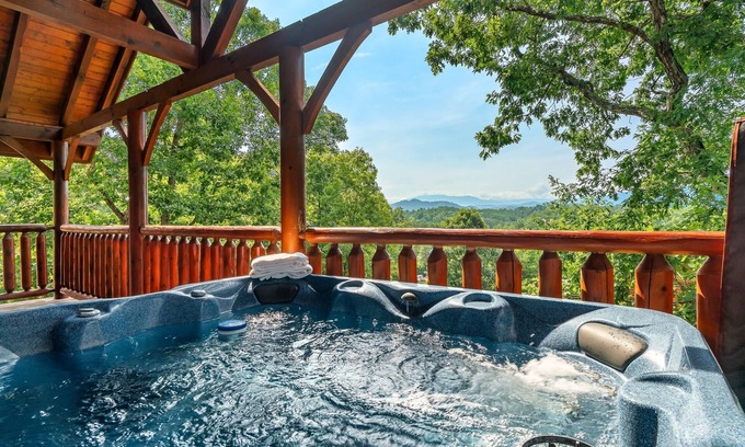Gatlinburg - Pigeon Forge Cabin | Escape to Stunning Smoky Mountain Views ~ Be on the Parkway in Just 10 Minutes!