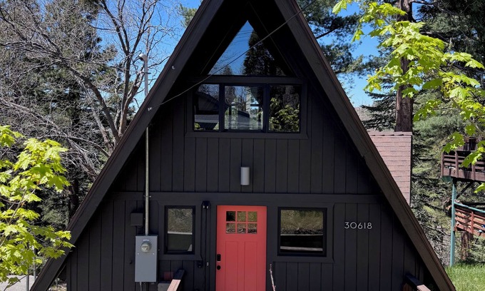 Running Springs Cabin | Escape to the mountains and get out in nature to hike, enjoy the lakes, and skiing/snowboarding!