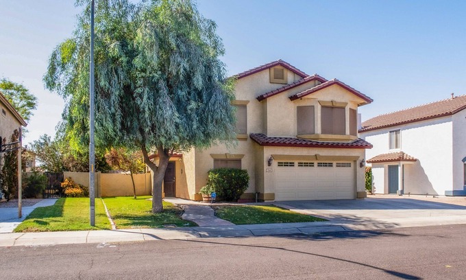 Glendale House | Escape to your perfect getaway in Glendale, AZ! Enjoy spacious, comfort, and fun