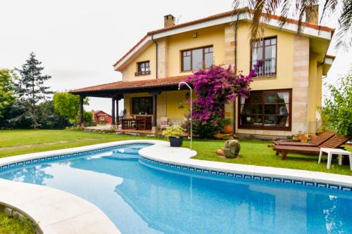 Escobedo House | Espectacular villa con piscina