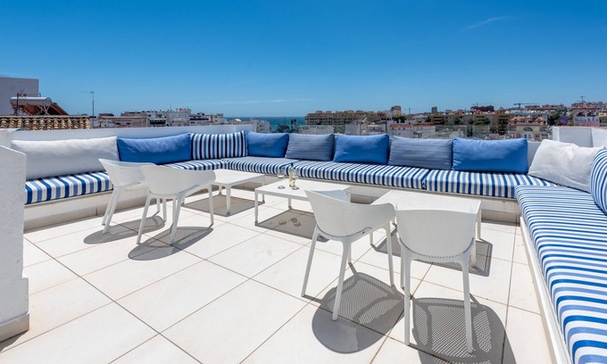 Historic Center of Estepona Ski Chalet | ESTEPONA TOWN CENTRE 2339