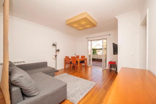 Santa Isabel Apartment | Estrela Terrace by Hosty