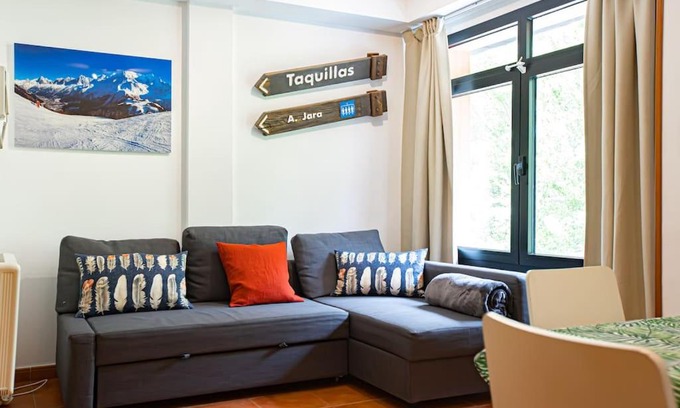 Pradollano Apartment | Estudio Jara, Gorbea 2 pax