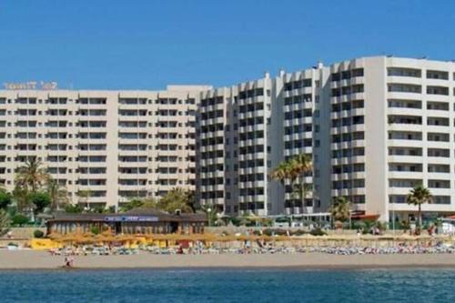 Carihuela Apartment | ESTUDIO RECIEN REFORMADO EN HOTEL 1 LINEA PLAYa