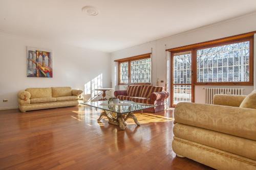 EUR Apartment | EUR Luminous and Large Family Terrace Apartment
