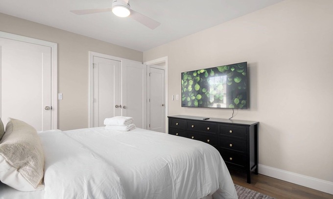 Northeast South Bend House | EVERYTHING NEW 5 Bedroom > 1.5 Miles from ND – Perfect for Groups & Game Days!