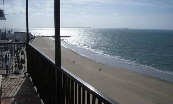 Rota Apartment | Excellent apartment in Rota, stunning views, beach front,garage,WIFI, world tv