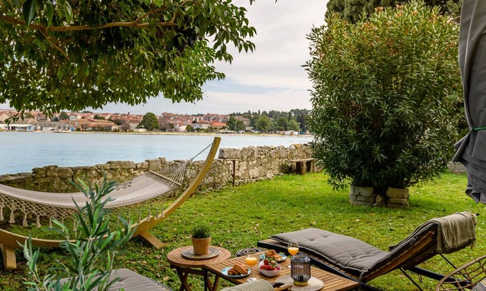 City Center Apartment | Exclusive Bacchus apartment in old town Porec with garden by the sea