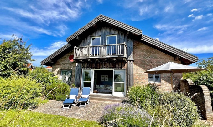 Hohwacht House | Exclusive holiday home, walk to the beach, quiet with a view of the nature reserve