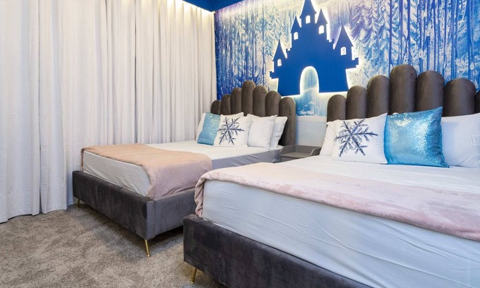 Campbell House | Exclusive home with themed bedroom near Disney