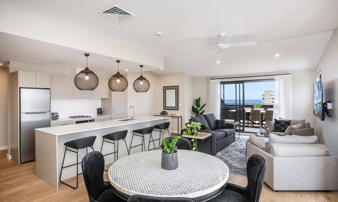 Manly Apartment | Executive 2 bedroom 2 bath apartment - expansive water/district views Manly