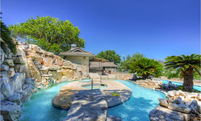 Barton Creek Lakeside Cottage | Executive Cottage in Barton Creek Lakeside