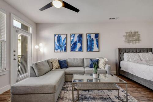 King William Apartment | Experience Downtown Studio Near River Walk