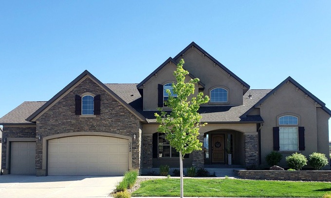 Flying Horse House | EXQUISENT PROPERTY.5 MIN FROM AIR FORCE. 5200 SQ FT. 5 BR. 5 BR. 5 ð¥PLACES.n