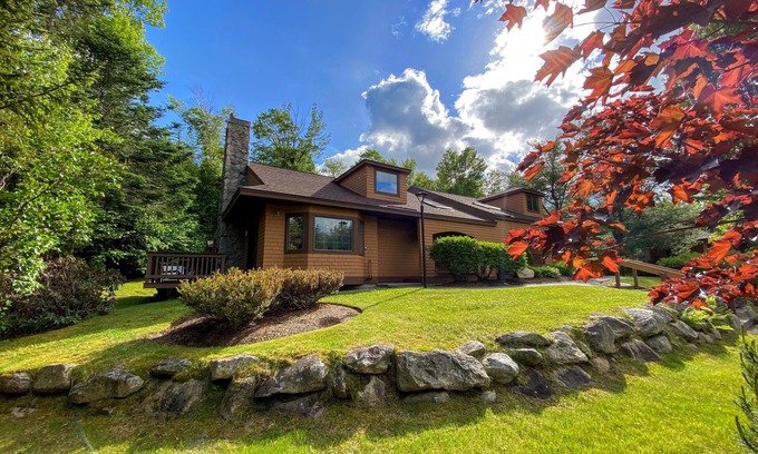 Bretton Woods Cottage | F9 Renovated Bretton Woods slopeside condo w/AC, 2 living rooms, foosball, air hockey, dog friendly