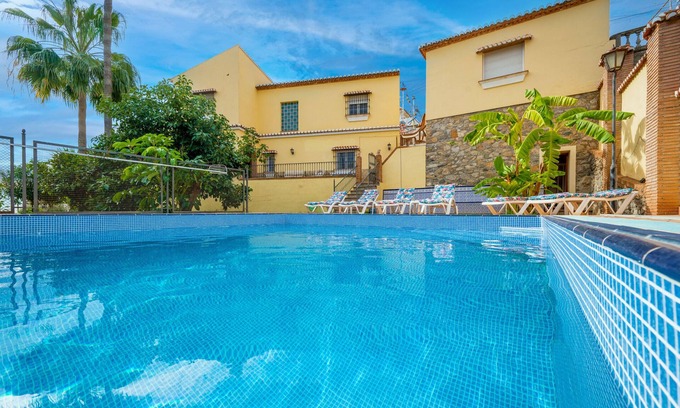 Almunecar Villa | Fab 6 bed villa with private pool 300m from beach