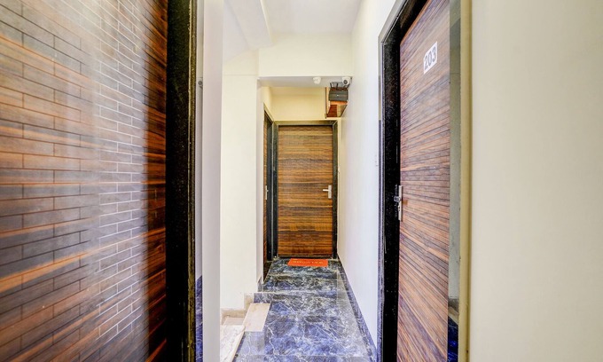 Andheri West Hotel | Fabexpress Sumit Palace
