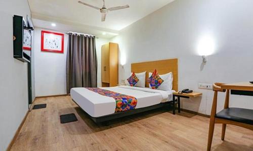 Delhi Hotel | FabExpress Urban Residency Model Town