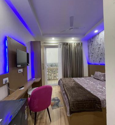 Greater Noida Apartment | FabHotel Elegant Stay