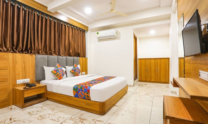 Gandhinagar Hotel | Fabhotel Raj Villa